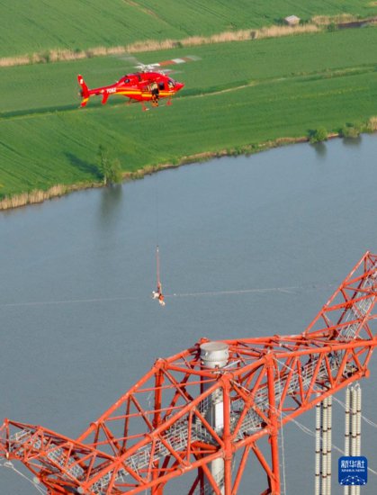 直升机助力“电力医生”守护能源通道安全