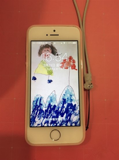 明星韩雪为iPhone换屏：技术熟练 惊呆网友！