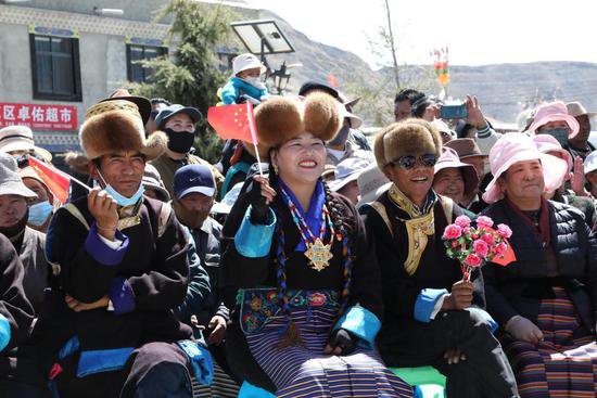 西藏民主改革第一村载歌载舞纪念西藏民主改革65周年