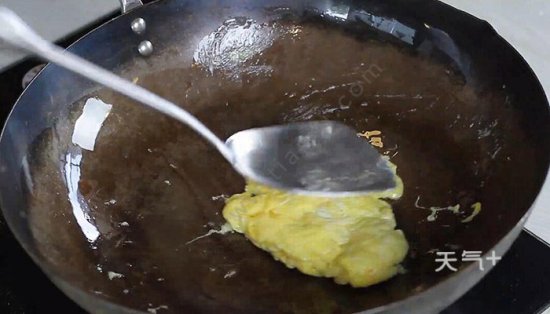 鸡蛋<em>炒饭的做法</em> 鸡蛋炒饭怎么做好吃