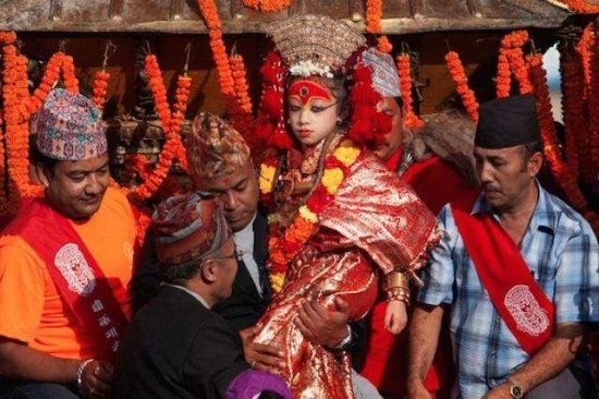 尼泊尔“活女神”结局：18<em>岁</em>离开寺庙，像一张白纸，还没人敢娶...