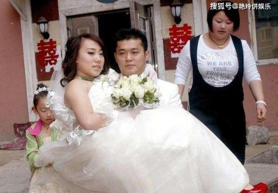 她是赵本山徒弟，被捧9年终爆红，离婚后颜值逆袭赶超范冰冰