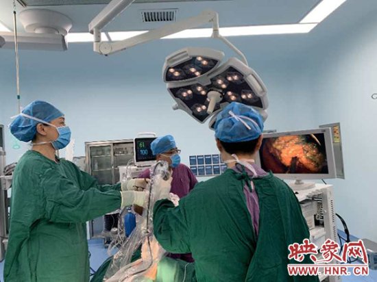 <em>商丘</em>市立医院首例单孔腔镜保乳重建手术成功实施