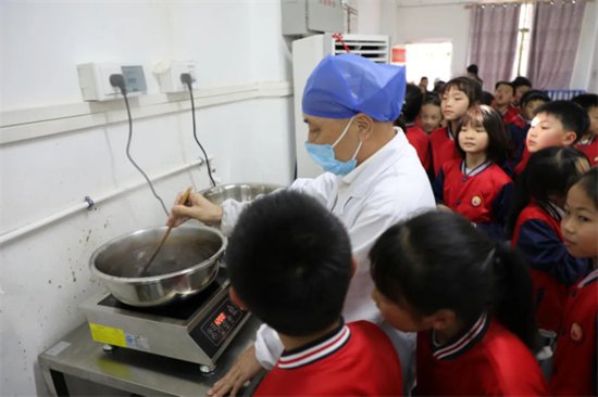 兴国县中医院邀请实验小学学生入院开启中医药文化科普之旅