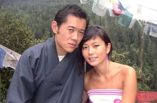 40岁不丹国王亏欠佩玛王后，与情人牵扯不清，破坏了王室<em>爱情</em>...