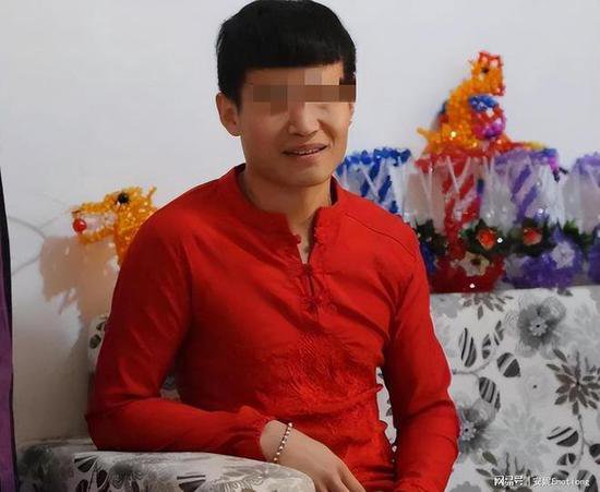 上海一27岁投资顾问，与72岁富婆同居，靠嘴甜骗400万家产