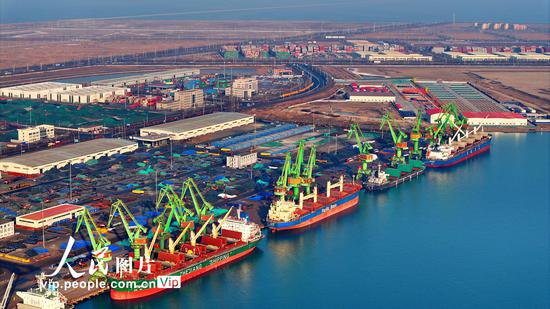 天津：新能源新材料产品出口运输忙