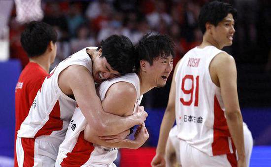 中国男篮惨败日本半月后，姚明给出七字回应，球迷不满