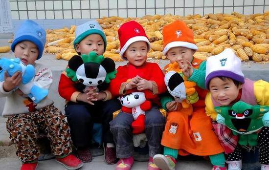 中国首例5胞胎现已长大，母亲却说：若还有选择，我宁愿没怀他们