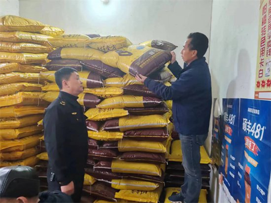 安远县市场监管局欣山分局开展农资产品质量专项监督抽检工作