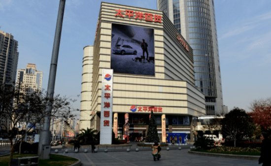 上海一<em>大型商城</em>“倒闭”，地处繁华地带，曾是人们消费首选<em>商城</em>