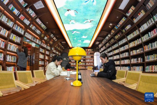 <em>江西宜春</em>：城市书房开启阅读新体验