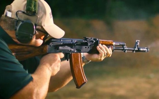 AK47射程800米，如果人站在801米处，能不能<em>用手接住</em>子弹？