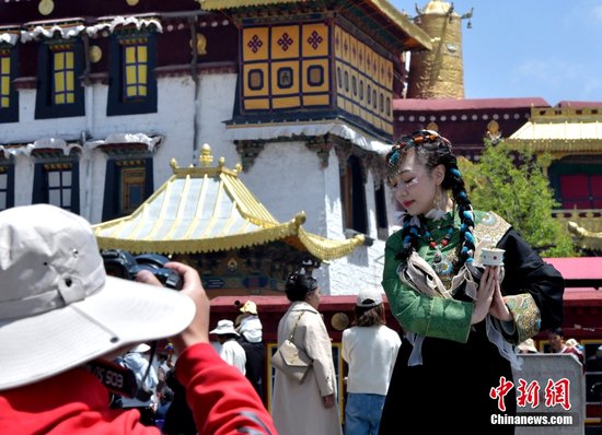 <em>西藏拉萨</em>：旅游市场迎旺季