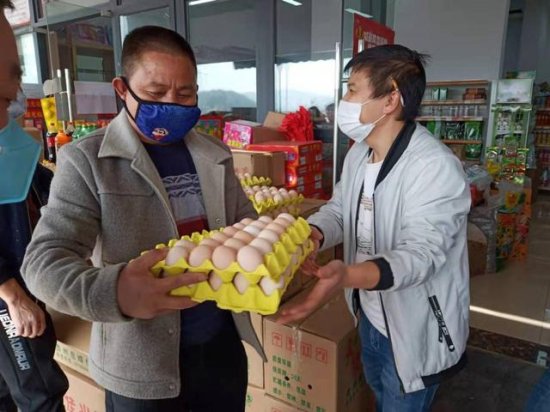 息烽县佳兴养殖场向易地扶贫搬迁群众低价供应鸡蛋