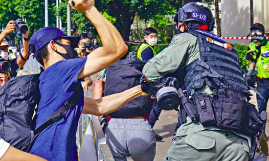 香港袭警男子潜逃最后目的地是台湾 岛内网友：专收垃圾