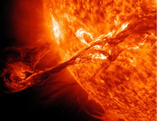 科学家称太阳正朝地球“打<em>喷嚏</em>”