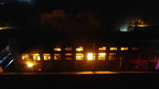 兰溪一工厂发生火灾，窗玻璃都被炸裂！