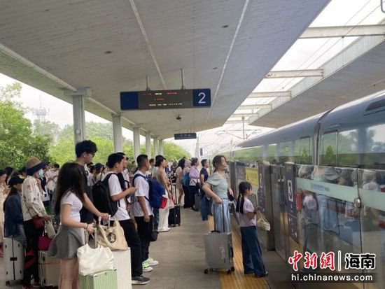 <em>海南</em>铁路“五一”假期运输旅客134.4万人次