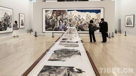 王万成现实主义藏族人物水墨画在中国<em>美术馆</em>展出