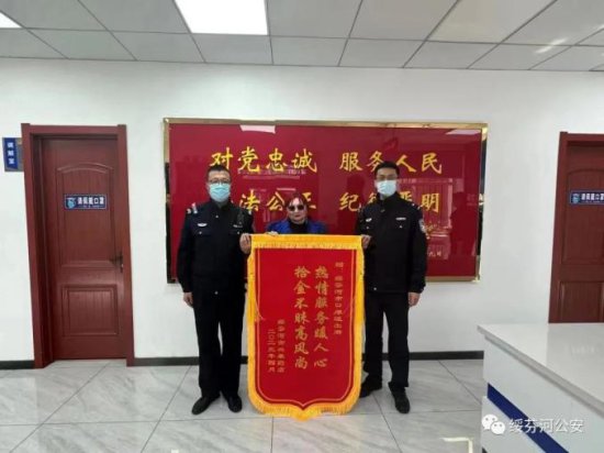 俄罗斯客商柳德米拉：中国警察“哈拉少”！
