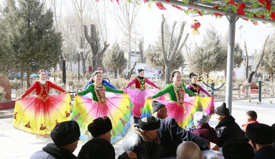 新疆库车：志愿服务情暖幸福大院