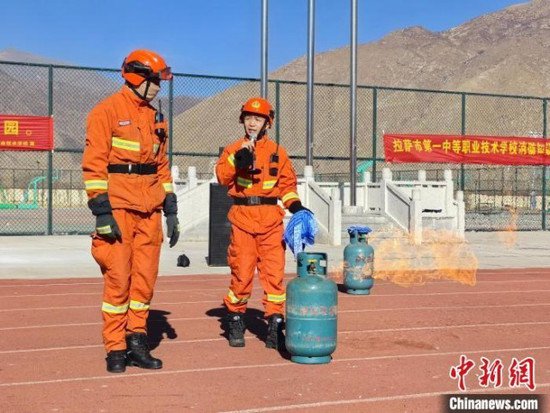 西藏森林消防组织4300名师生参与消防逃生演练