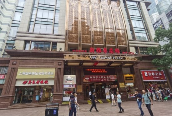 南京路步行街一带多家高端酒店“变脸”：追随大牌，或者放飞...