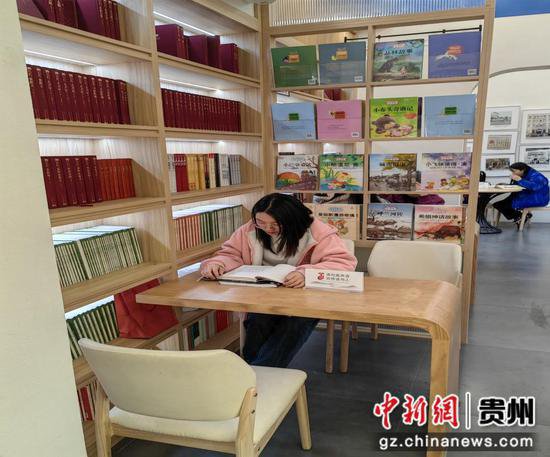 清镇市首家24小时无人值守书店受市民青睐