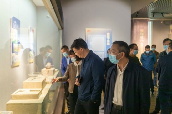 <em>扬州</em>举办考古成果展 展出120余件珍贵文物