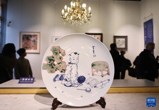 <em>景德镇陶瓷</em>文化展在法国巴黎举办