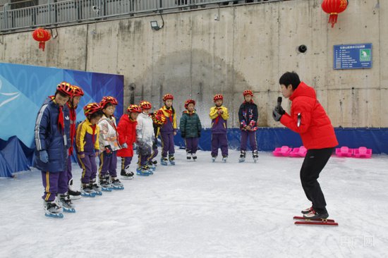 奥运冠军教<em>滑冰</em>！“冬奥社区”冰雪运动公益大讲堂开课啦