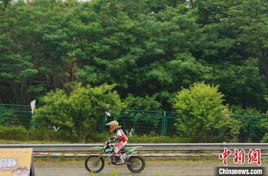 2024<em>四川省</em>越野摩托车障碍赛雨中开赛