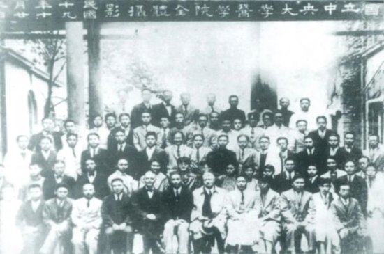 <em>穿越</em>百年丨追寻吴淞大学城的印记
