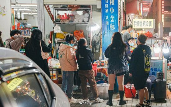 <em>深圳有名</em>的“堕落街”，深职人的快乐基地