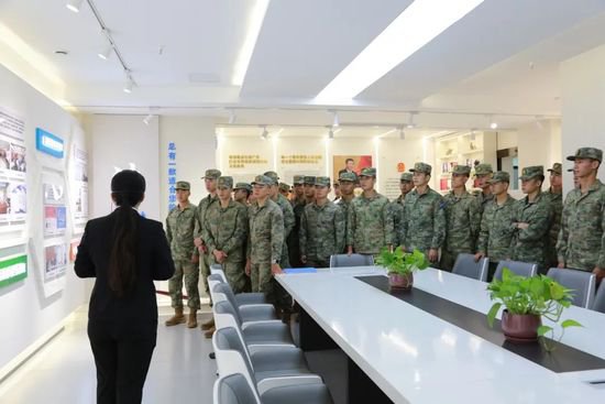 陆军特种作战学院走进桂林中院开展现场教学
