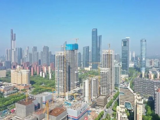 南京建邺河西金融中心项目西区封顶
