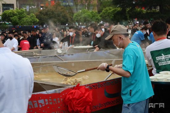 来贵州共赴一场“万人牛汤锅”美食盛宴