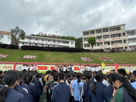 寻乌县丹溪中小学举行六年级“素质教育，全面发展”动员大会