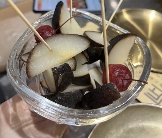“尔滨”冻梨又黑又甜，为何冰箱冻出来的是坏的？