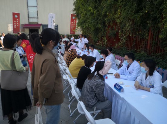 《健康大讲堂》公益活动在武汉举办