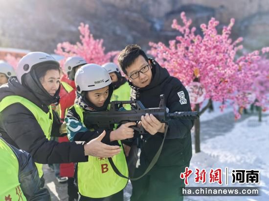 第八届中国残疾人冰雪运动季（安阳）特色活动在<em>林州</em>太行大峡谷...