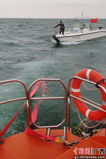 6人广西海域遇险 南海救助局北海救助基地成功施救