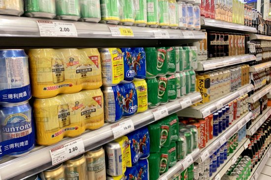 超市买啤酒，8种用料扎实，喝着<em>顺口的</em>好啤酒，过年买几箱慢慢喝