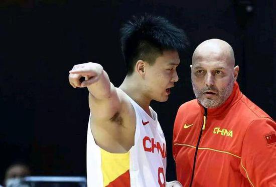 太敢说了！公开质疑乔尔杰维奇，老队长周鹏也是为了中国男篮好