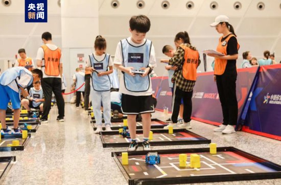 900余名小选手参与 大连首届机器人锦标赛开赛