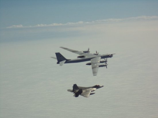 <em>俄罗斯</em>4架<em>轰炸机</em>抵近阿拉斯加 美军F-22紧急升空拦截