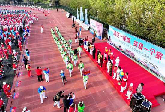 <em>沧州市</em>举办迎“世界地球日”大型健步走活动
