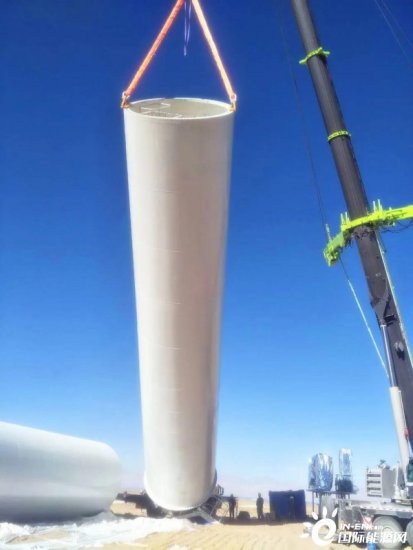 上海助能<em>永城</em>河南沱滨和高庄分散式风电场项目首套塔筒顺利吊装