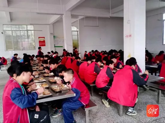 沿河中寨镇：营养餐让学生吃出“幸福味”